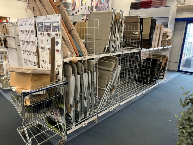 1351012-9 Shop fittings