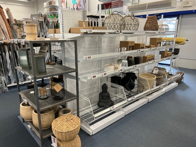 1351012-11 Shop fittings