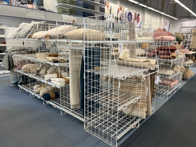 1351013-1 Shop fittings