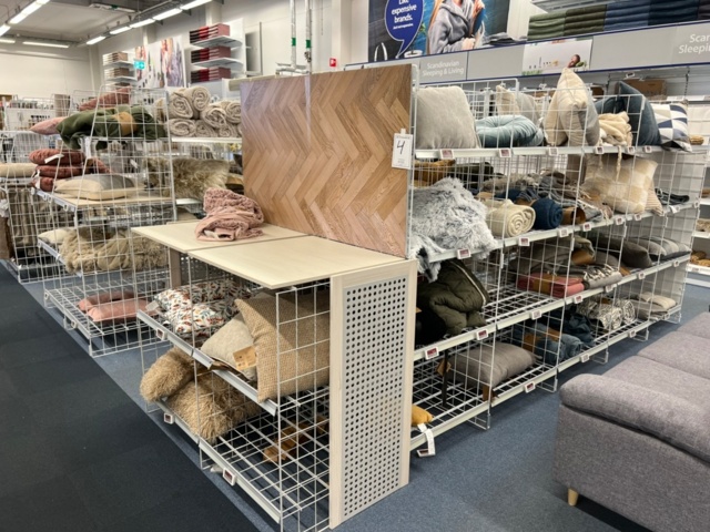 1351013-2 Shop fittings