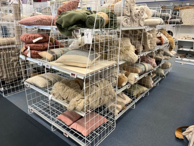 1351013-3 Shop fittings