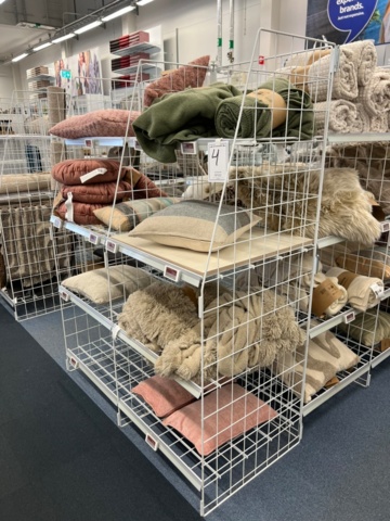 1351013-4 Shop fittings