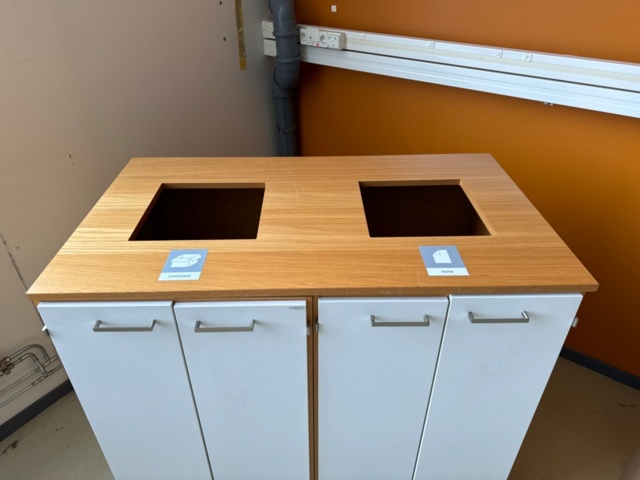 1347798-2 Waste disposal station