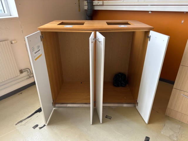 1347798-3 Waste disposal station