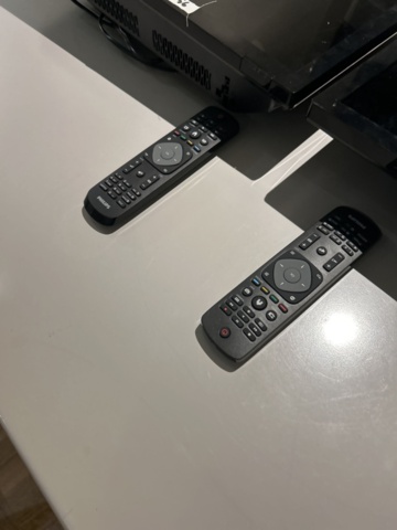 1297255-6 Philips 24PFS5505 – 24” Full HD LED TV with remote control