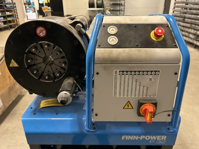 1350319-7 Slangpress med bord och tillbehör - Finn-Power P32 -2022