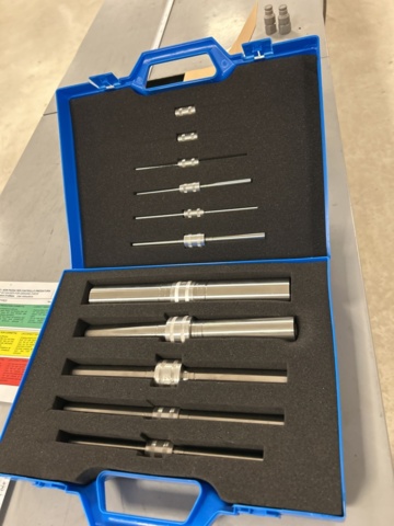 1350319-13 Slangpress med bord och tillbehör - Finn-Power P32 -2022