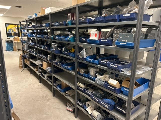 1350322-4 Reservdelslager