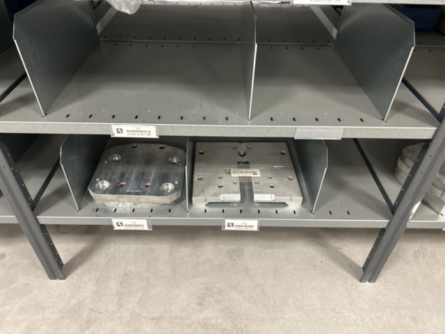 1350322-8 Reservdelslager