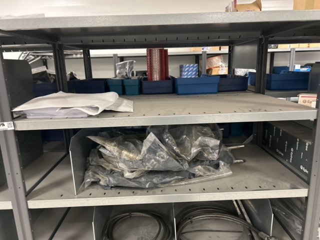 1350322-10 Reservdelslager