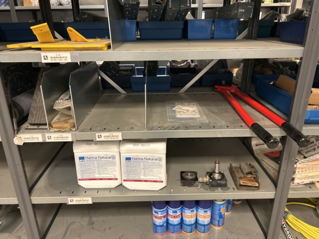 1350322-16 Reservdelslager