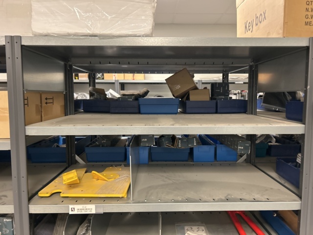 1350322-17 Reservdelslager