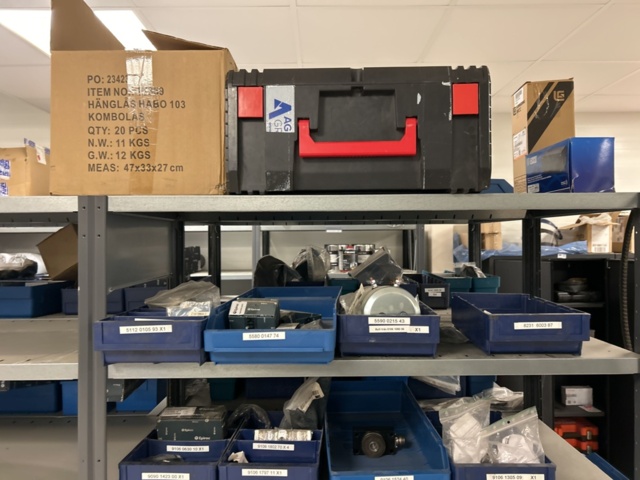 1350322-18 Reservdelslager