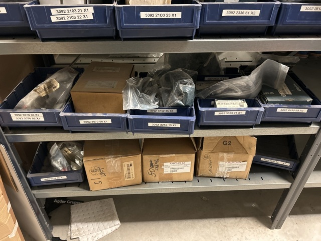 1350322-25 Reservdelslager