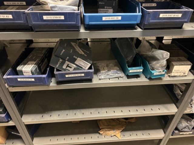 1350322-28 Reservdelslager