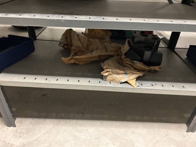 1350322-29 Reservdelslager