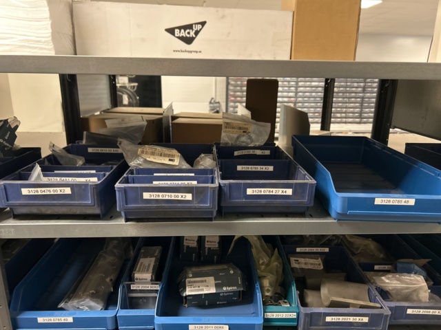 1350322-30 Reservdelslager