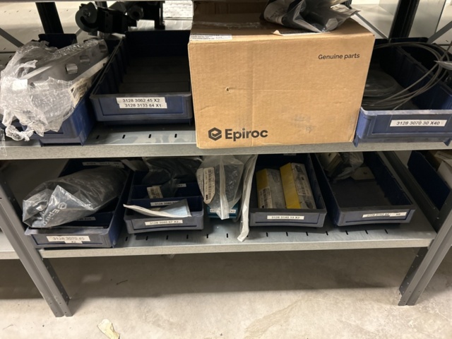 1350322-31 Reservdelslager