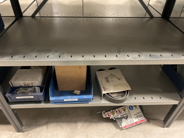 1350322-35 Reservdelslager