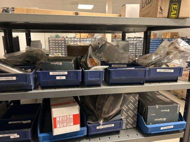 1350322-36 Reservdelslager