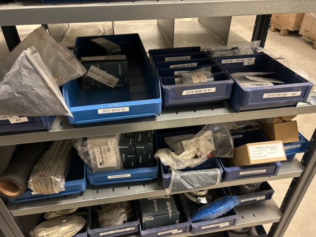 1350322-37 Reservdelslager