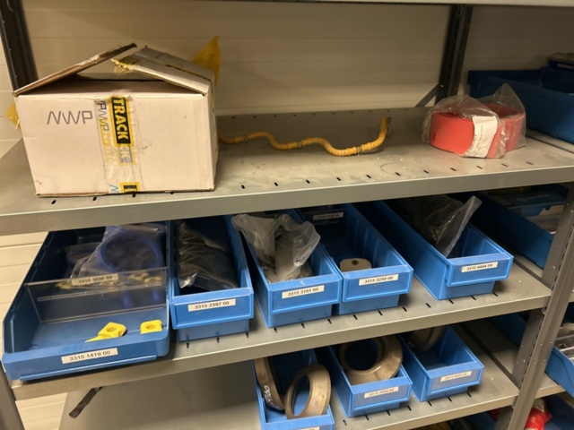 1350322-40 Reservdelslager