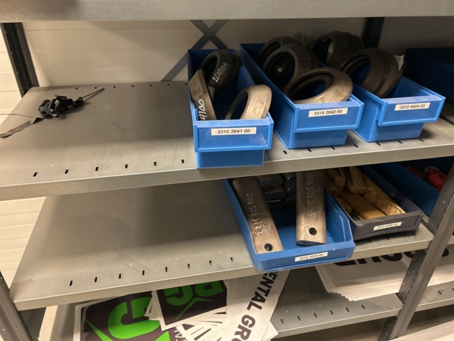 1350322-41 Reservdelslager