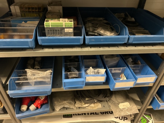 1350322-45 Reservdelslager