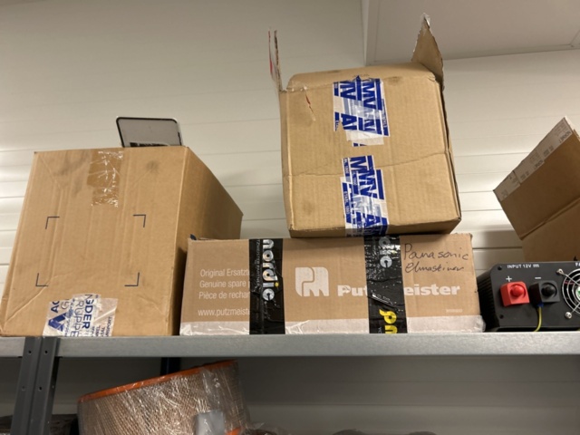 1350322-49 Reservdelslager