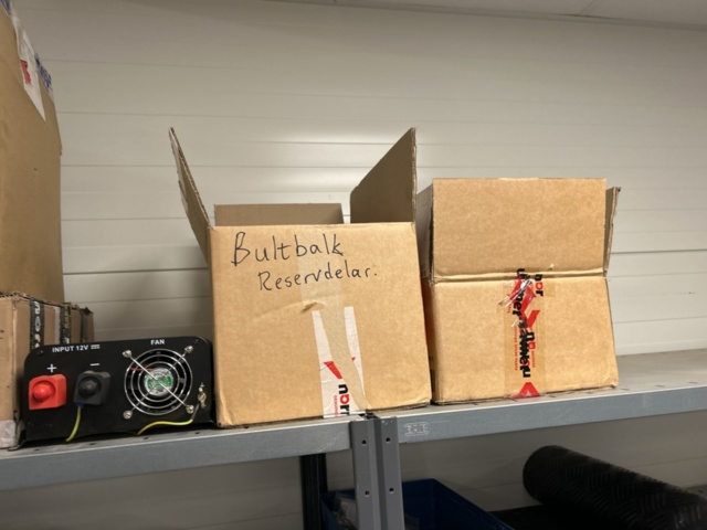 1350322-51 Reservdelslager