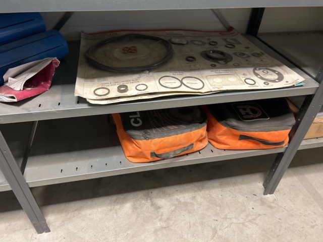 1350322-54 Reservdelslager