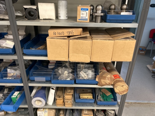 1350322-60 Reservdelslager