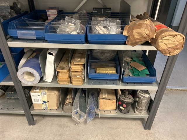 1350322-61 Reservdelslager