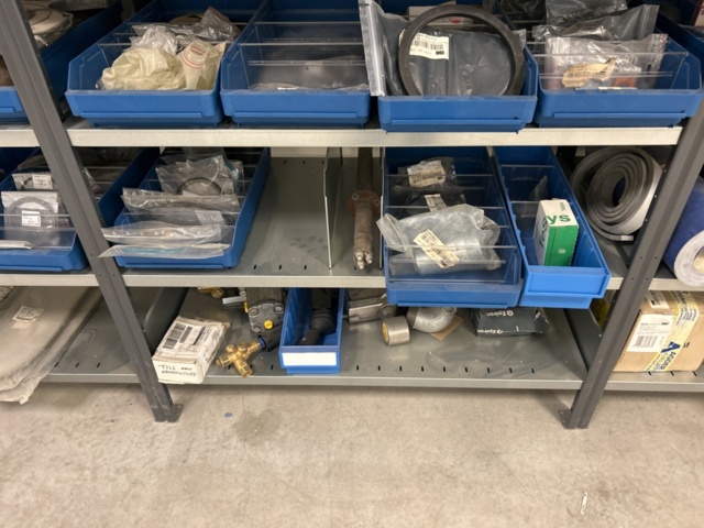 1350322-62 Reservdelslager