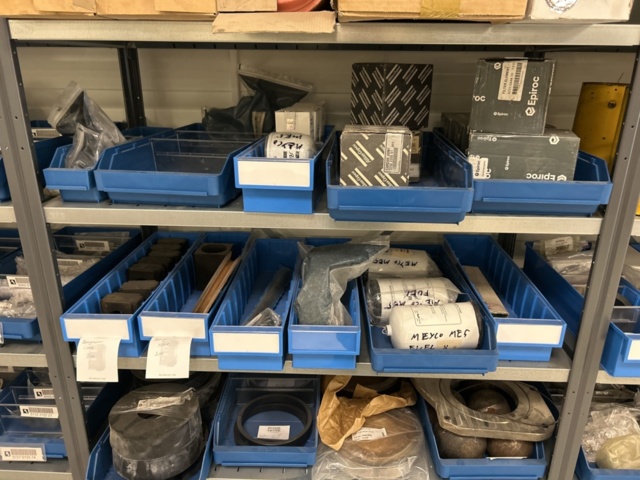 1350322-67 Reservdelslager