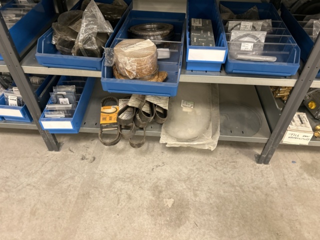 1350322-69 Reservdelslager