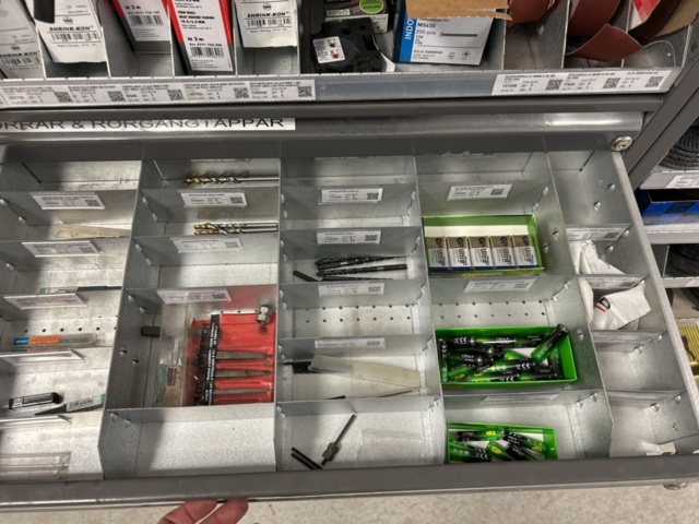 1350326-6 Innehåll i verkstadsmöbel om 2x sektioner