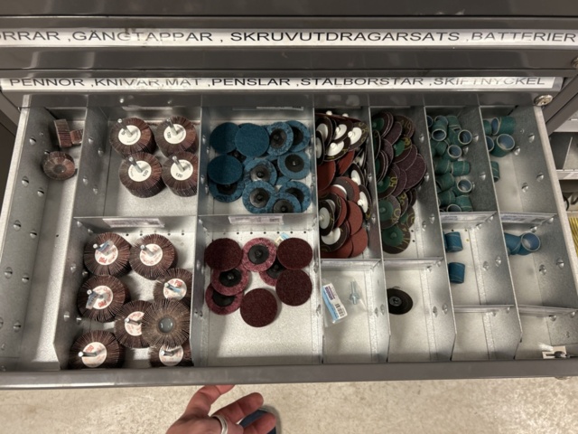 1350326-8 Innehåll i verkstadsmöbel om 2x sektioner