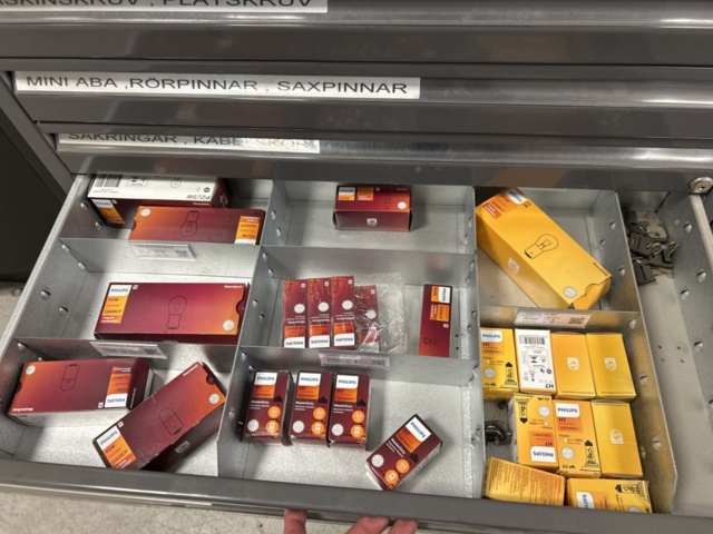 1350326-12 Innehåll i verkstadsmöbel om 2x sektioner