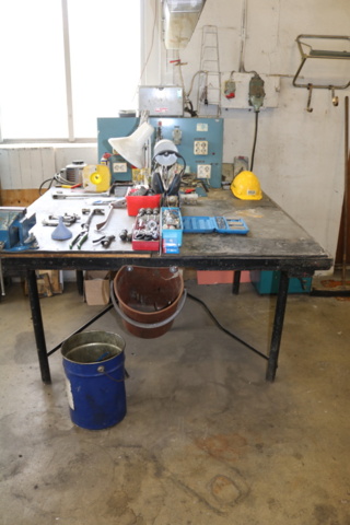 1300581-2 Workbench with contents