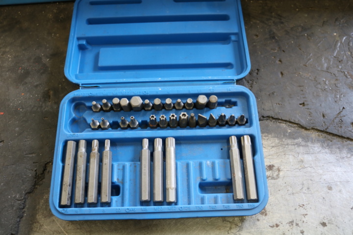 1300581-4 Workbench with contents