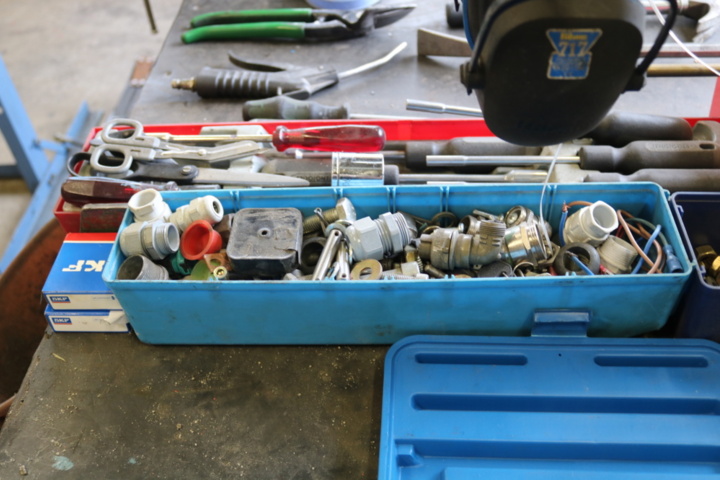 1300581-5 Workbench with contents