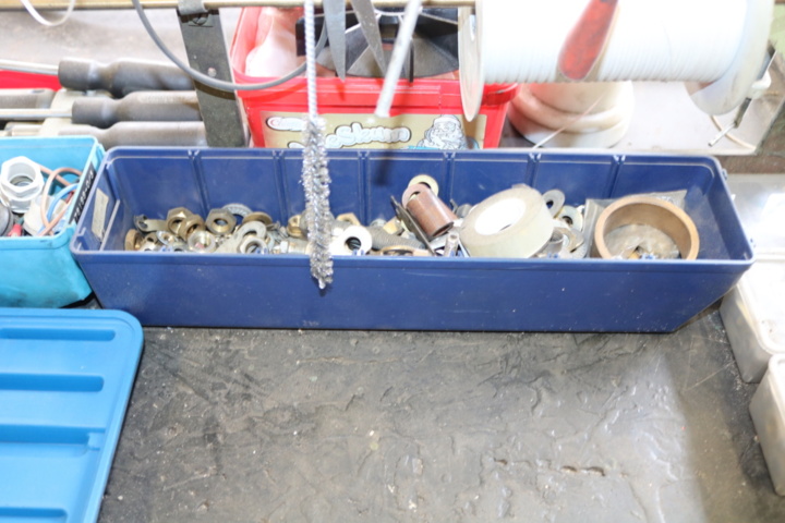 1300581-6 Workbench with contents