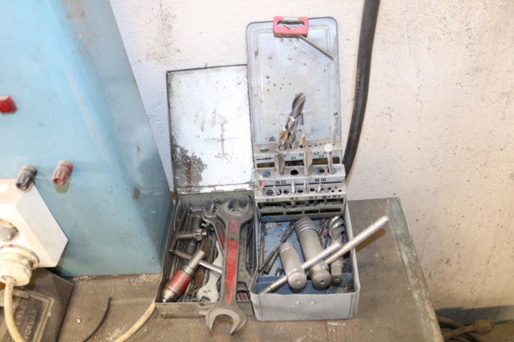 1300581-9 Workbench with contents