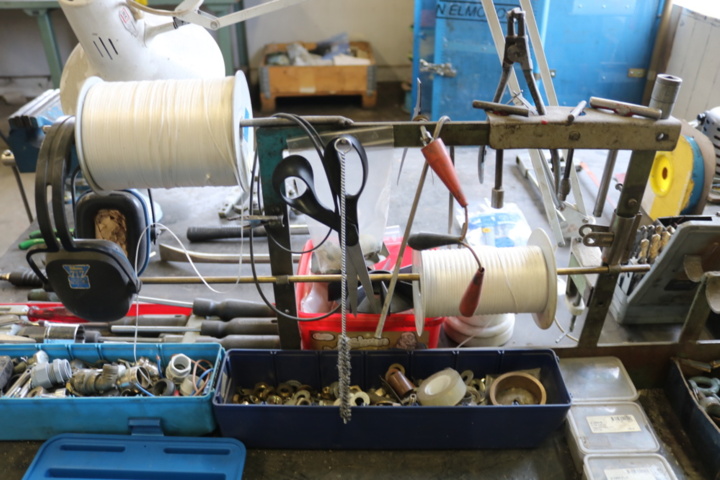 1300581-12 Workbench with contents