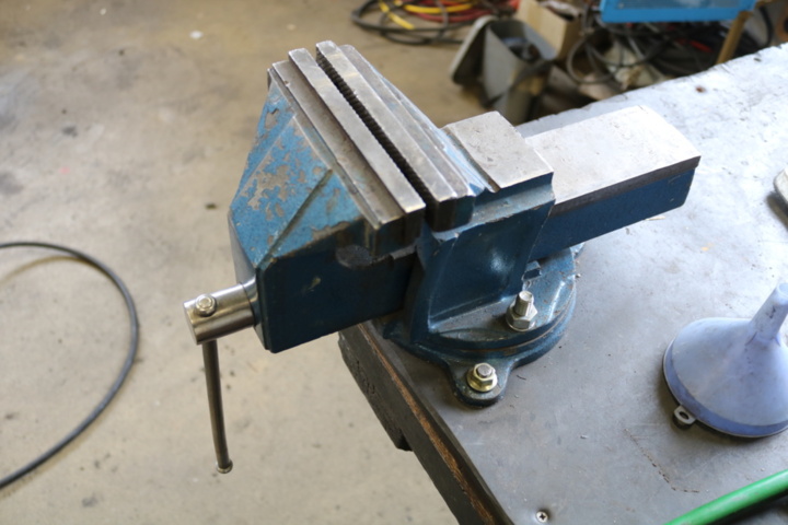 1300581-14 Workbench with contents