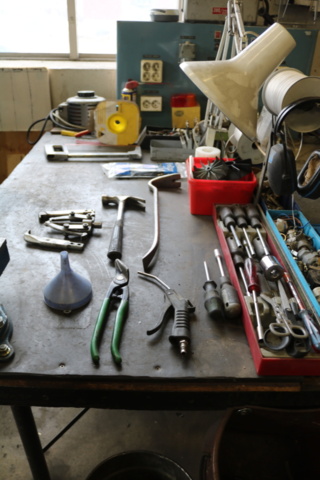 1300581-15 Workbench with contents
