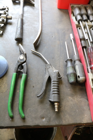 1300581-17 Workbench with contents