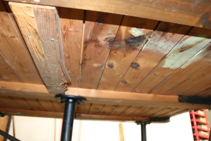 1300581-26 Workbench with contents