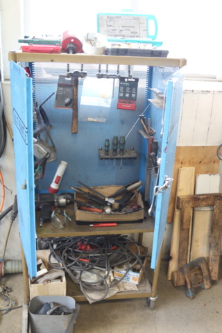 1300582-2 Tool cabinet with tools